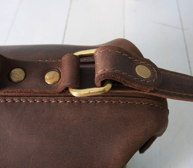 Handmade Leather Top Handle Purse: Stylish and Functional with Adjustable Shoulder Strap