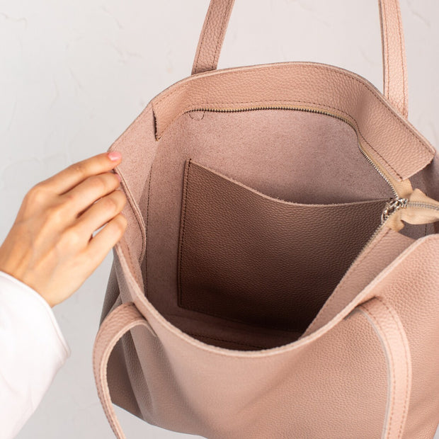 Leather Tote with Minimalist Design | Chic Leather Tote Bag for Women - Stylish and Versatile Handcrafted Purse with Classic Design