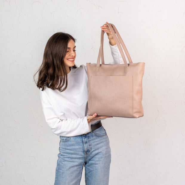 Leather Tote with Minimalist Design | Chic Leather Tote Bag for Women - Stylish and Versatile Handcrafted Purse with Classic Design