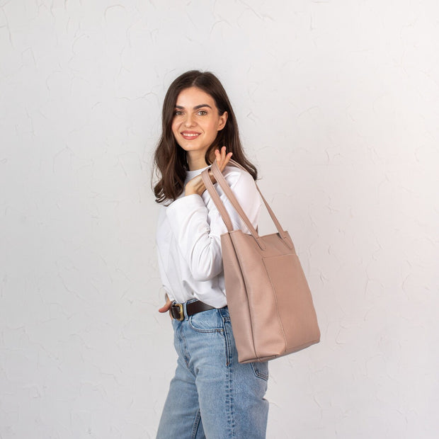Leather Tote with Minimalist Design | Chic Leather Tote Bag for Women - Stylish and Versatile Handcrafted Purse with Classic Design