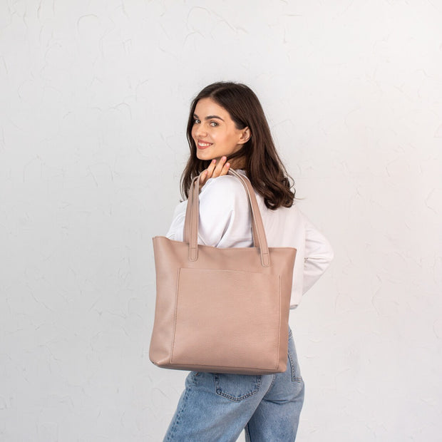 Leather Tote with Minimalist Design | Chic Leather Tote Bag for Women - Stylish and Versatile Handcrafted Purse with Classic Design
